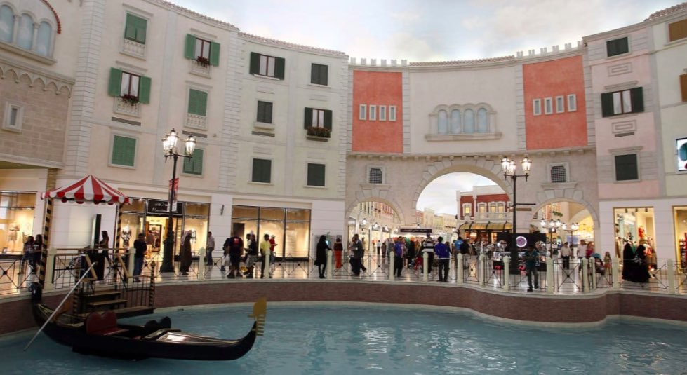 Bulit per assomigliare alla città italiana di Venezia, Villaggio Mall ha oltre 200 negozi - meteoweek.com