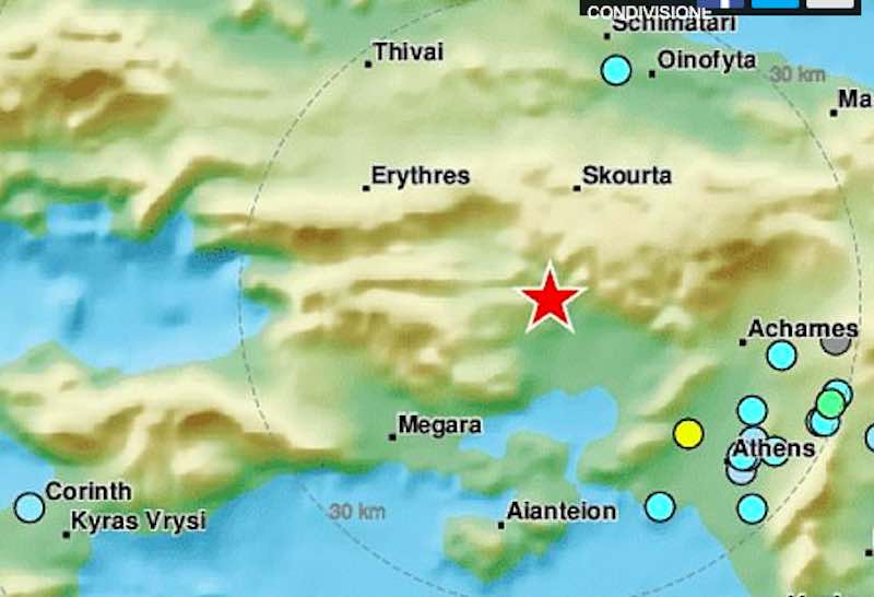 Il terremoto di magnitudo 5,3 colpisce la capitale greca di Atene. Gente in strada