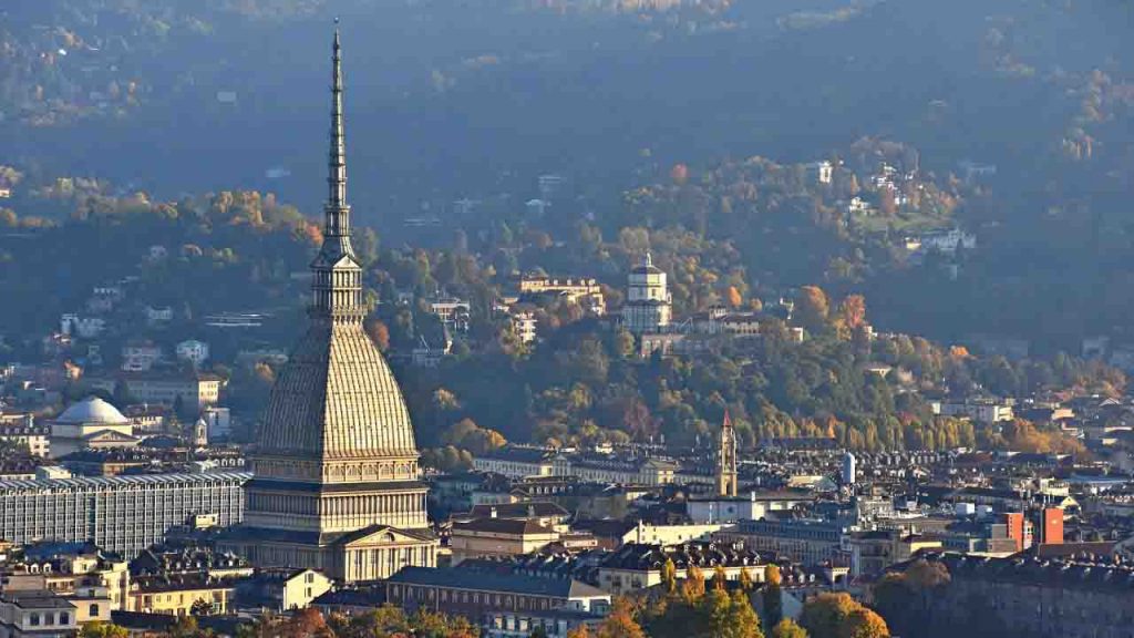 Meteo Torino oggi  lunedì 18 novembre: cieli molto nuvolosi