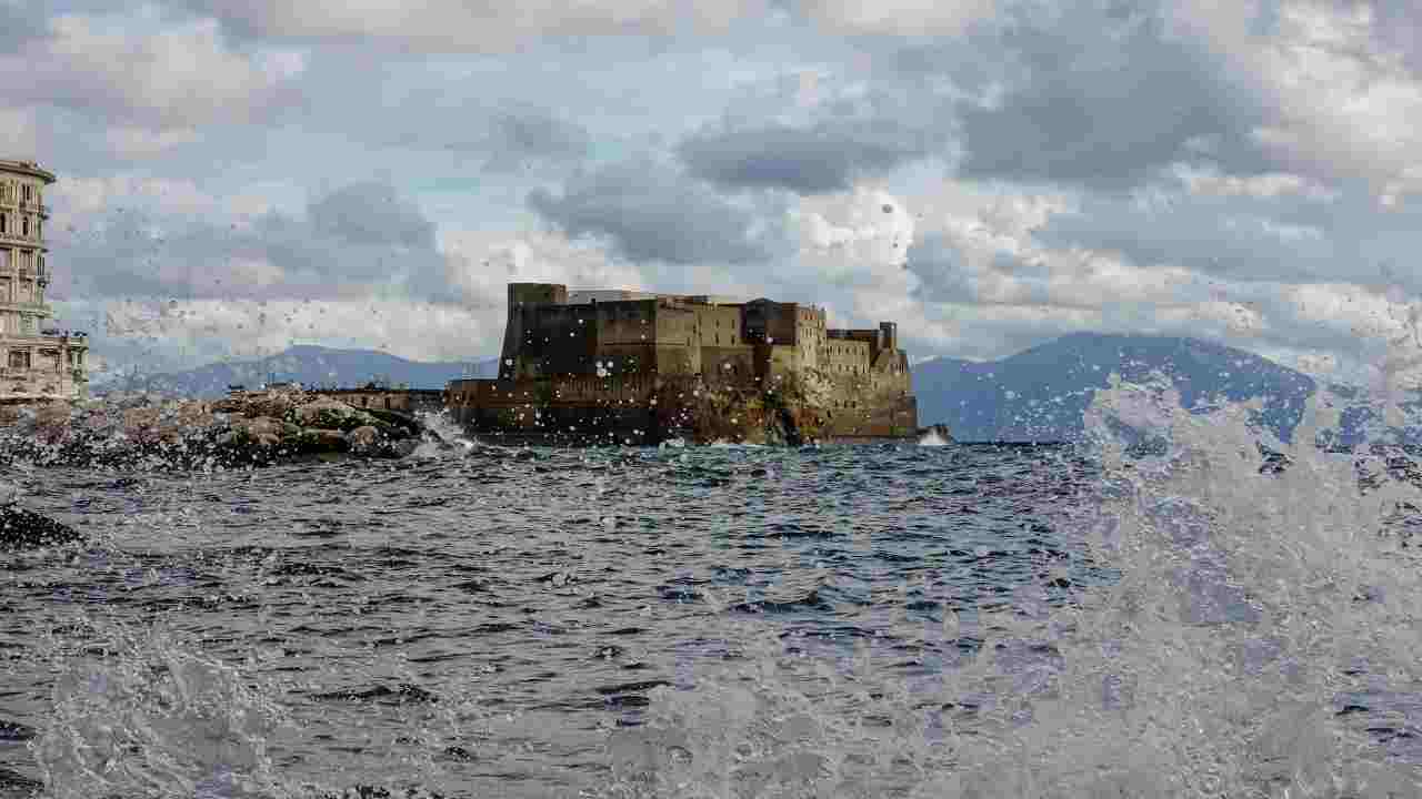 Napoli, un fiume d'acqua travolge il Rione Sanità | Video - meteoweek