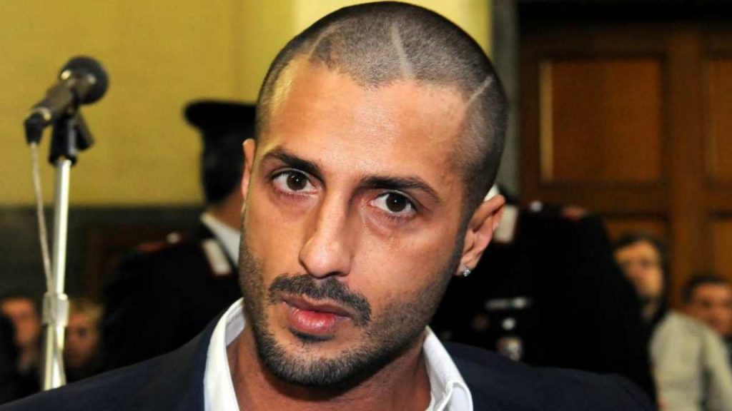 Fabrizio Corona lavoro fuori dal carcere | In arrivo il settimo libro