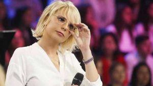 Maria De Filippi difende Amici 19 e scrive a Stefano Massini - meteoweek