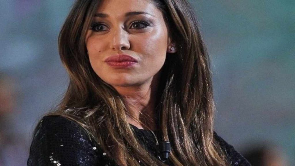 Belen Rodriguez ballo seducente | Il video a luci rosse con Stefano De Martino