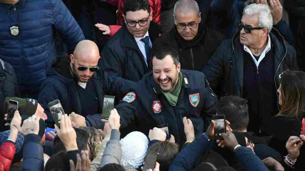 sostenitori salvini contro donna