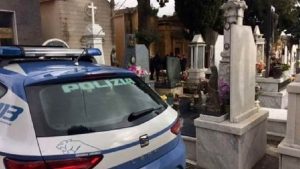 rissa al cimitero per un'eredità