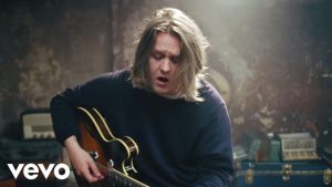 Lewis Capaldi chi e | carriera | vita privata del cantautore britannico - meteoweek