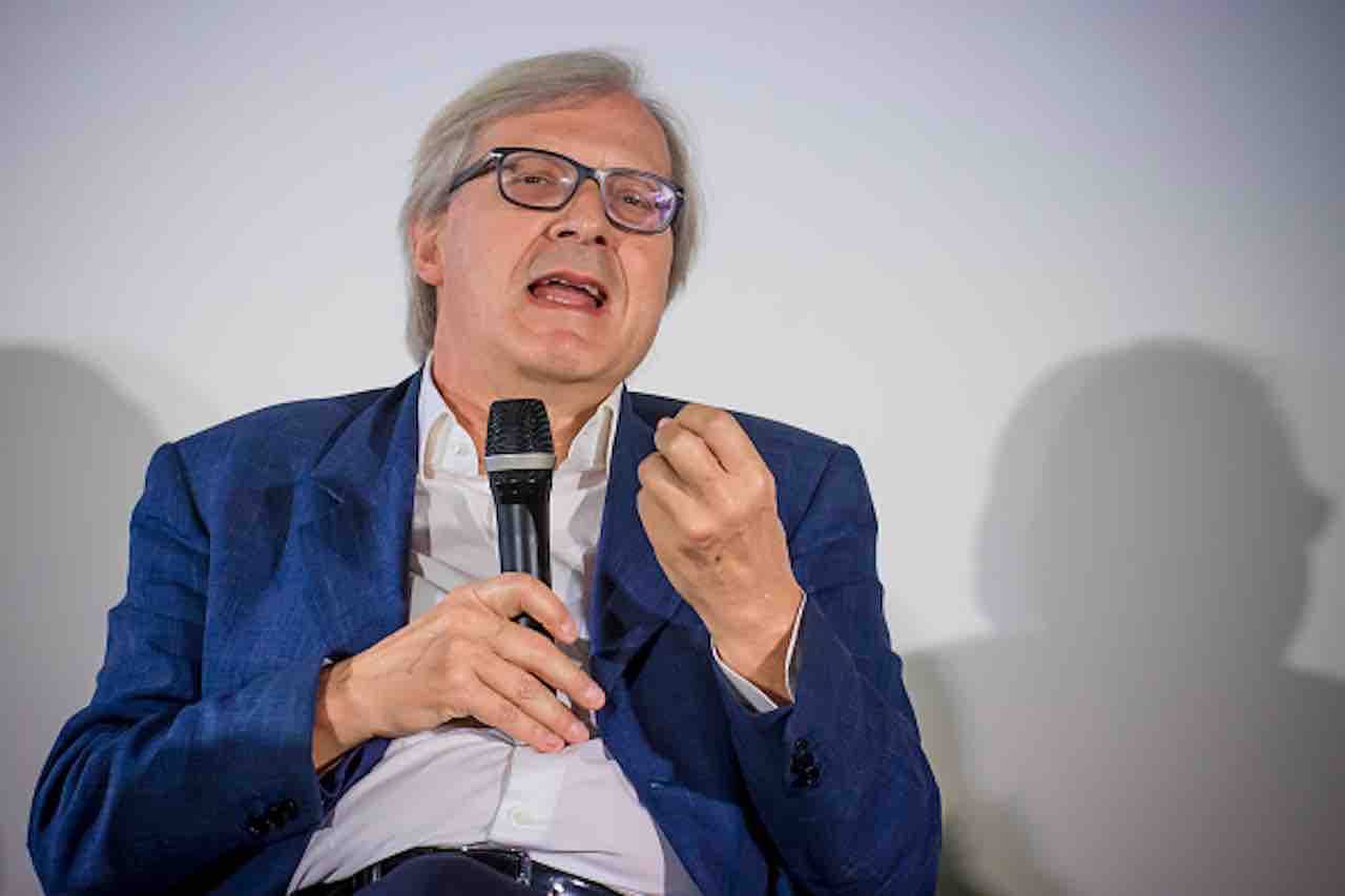 Coronavirus, Vittorio Sgarbi è a favore della riapertura (Getty) - meteoweek.com