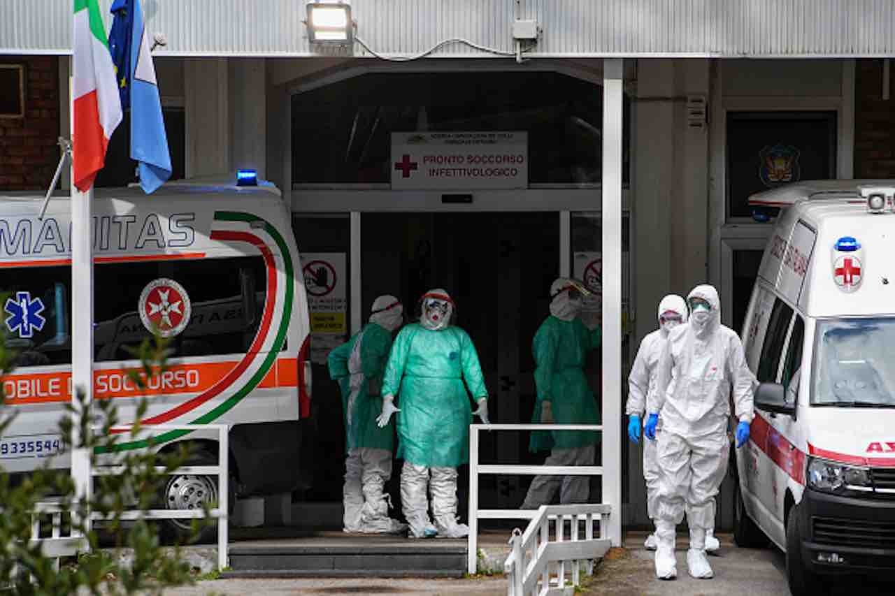 Coronavirus, i medici non positivi rientrano a lavoro (Getty) . meteoweek.com