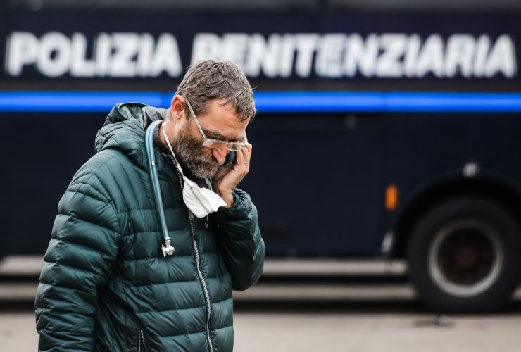 Bologna polizia penitenziaria protesta