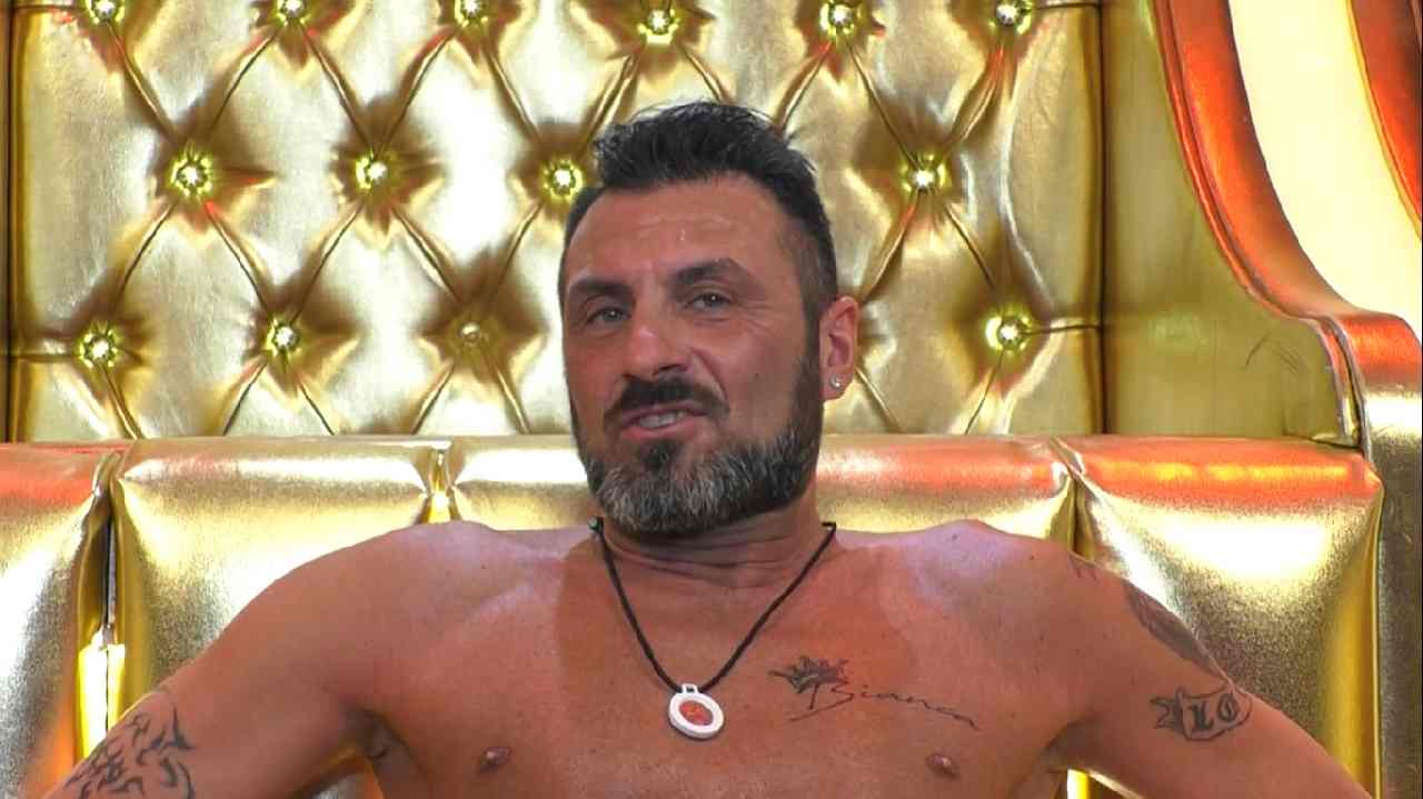 Sossio Aruta in cerca perdono da Ursula