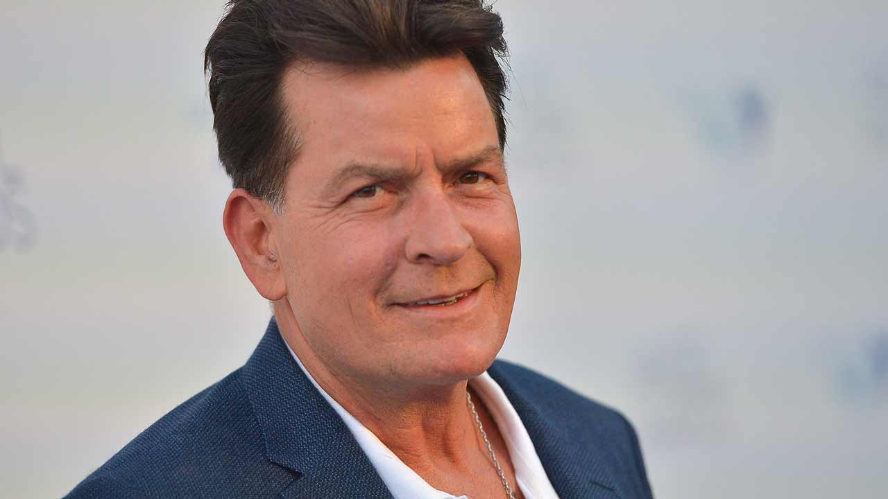 Charlie Sheen accusato di molestie