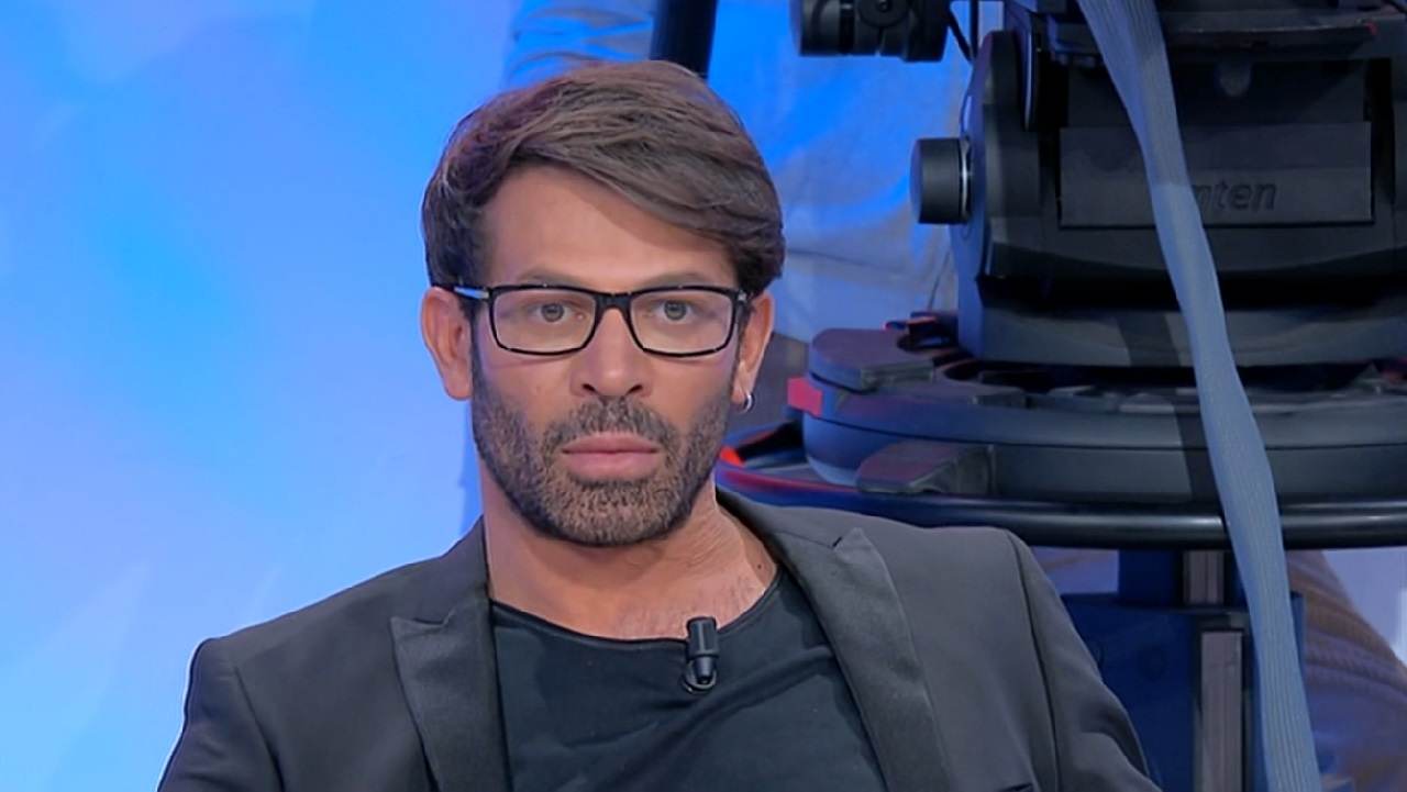 Gianni Sperti soffre di sonnambulismo