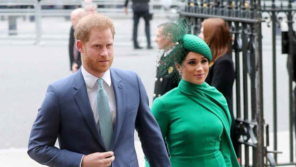 La Regina contro Meghan Markle: “Harry, chiedi il divorzio”