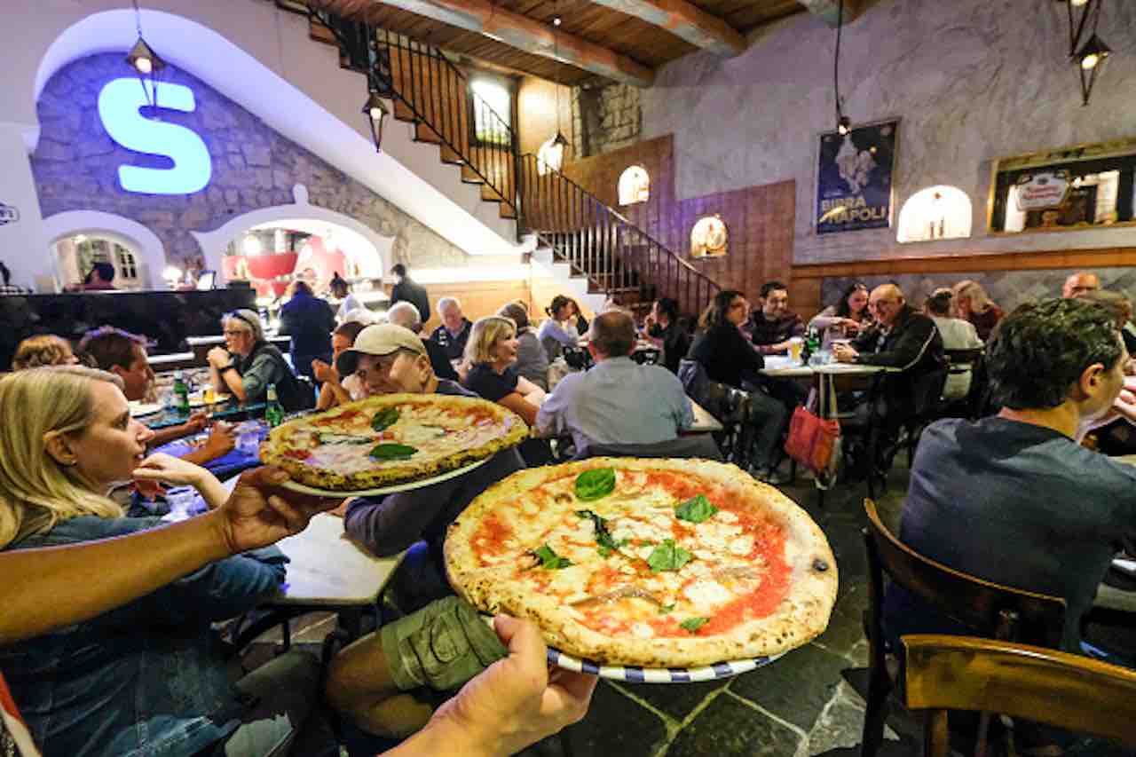 Coronavirus, pizzerie e bar- a Napoli riaprono solo due su dieci (Getty) - meteoweek.com