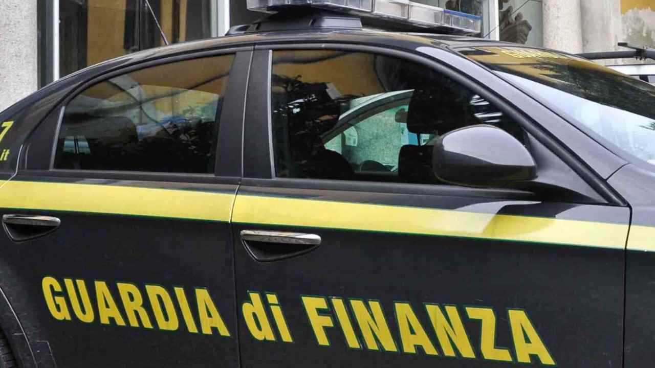 Contrabbando sigarette, 3 arresti e 45 denunciati a Trento