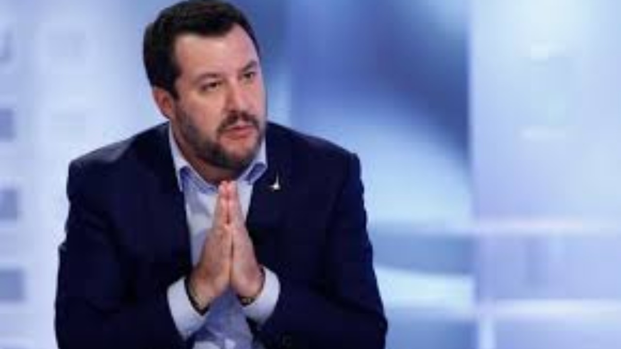 Mes, parla Salvini :"Non indebiterò i miei figli con Berlino"