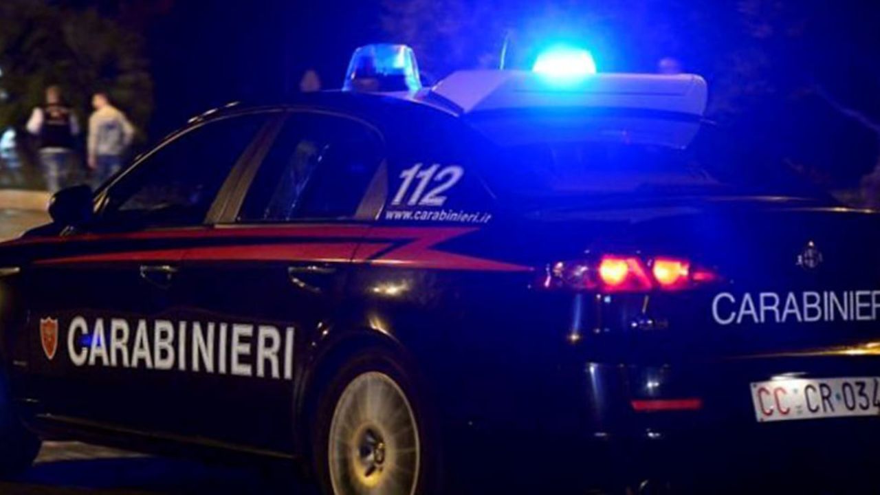 Roma, colpo al supermercato: rapinatori si dileguano su scooter