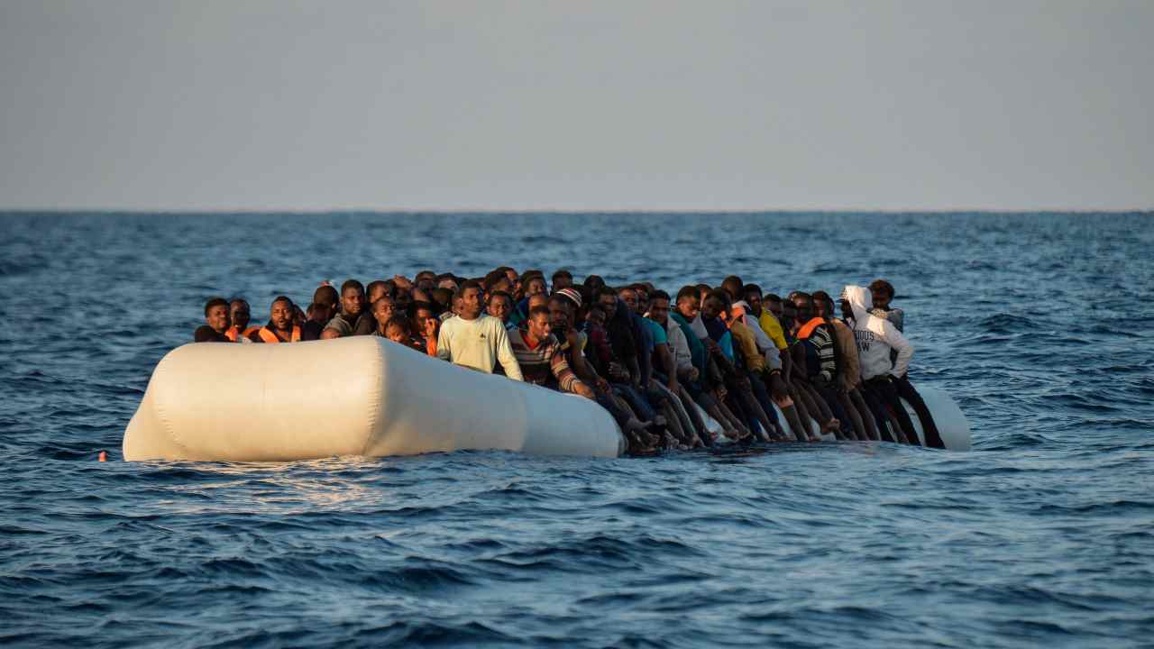 Migranti, che fine ha fatto il gommone con 55 persone a bordo?