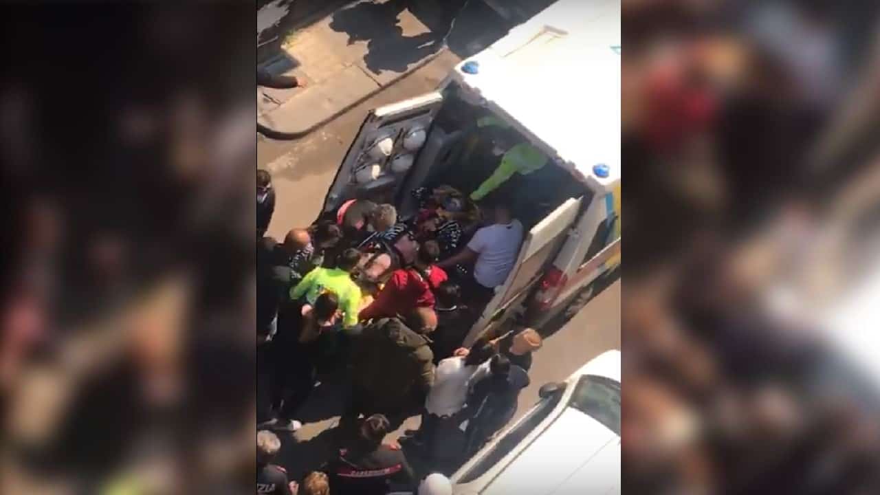 ragazza napoli cade dal balcone