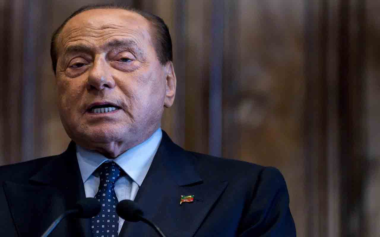 Berlusconi chiude le porte al Governo