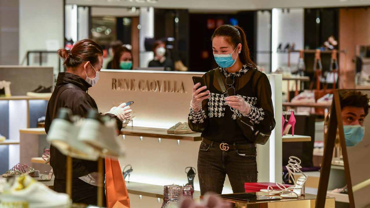 Fase 2, a Milano riapre la Rinascente ed è già coda