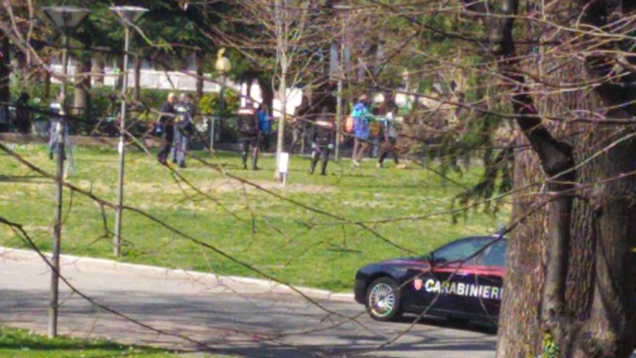 Firenze, folla nell'ora dell'aperitivo: intervengono i carabinieri