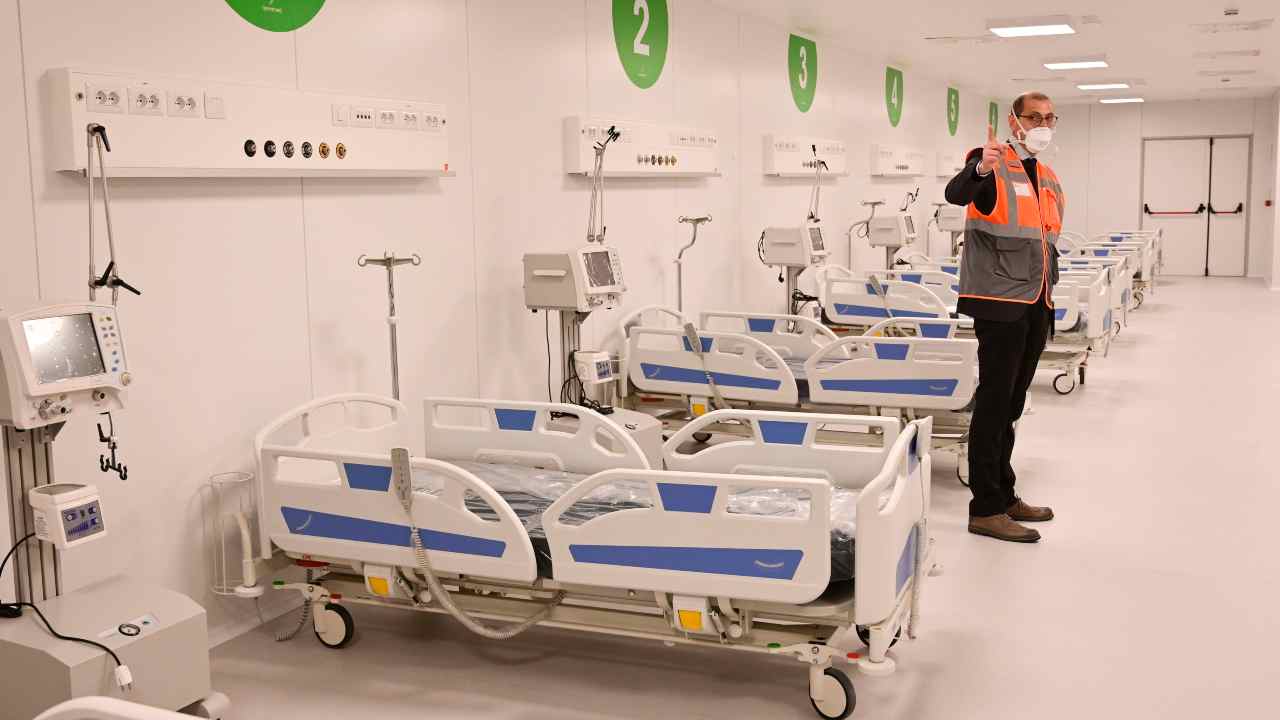 Ospedale in Fiera Milano, primario policlinico:"Chiuderà tra 2 settimane"