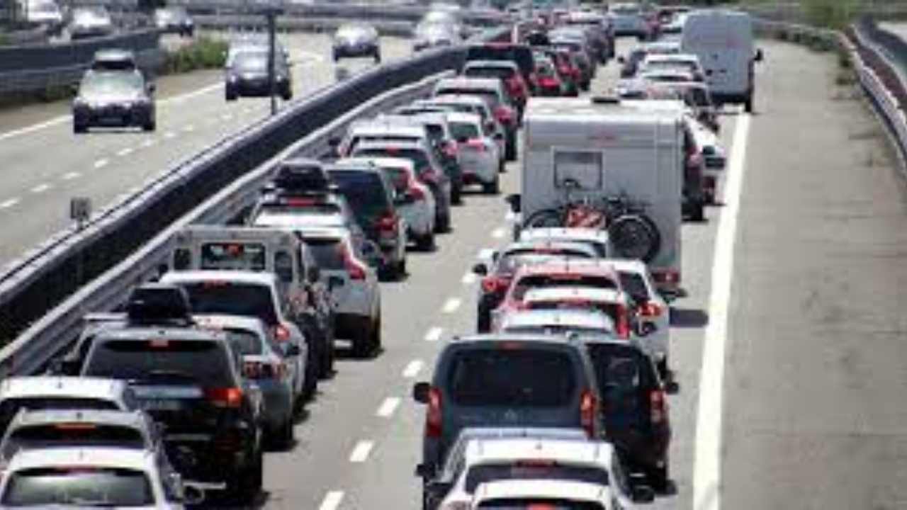 3 giugno, liberi tutti: code in autostrada. Di Maio: da oggi Paese riparte