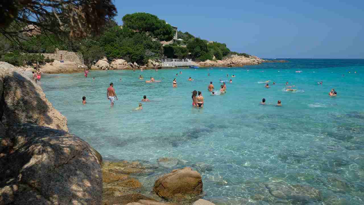 Mare, in Italia balneabili oltre 5.400 km di costa: al top Sardegna e Puglia