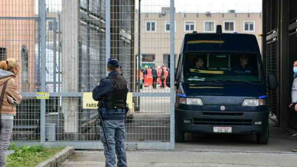 Rebibbia, malato di covid in isolamento si toglie la vita in carcere