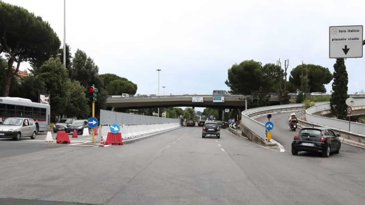 Corso Francia barriera anti-scavalco - Gaia e Camilla