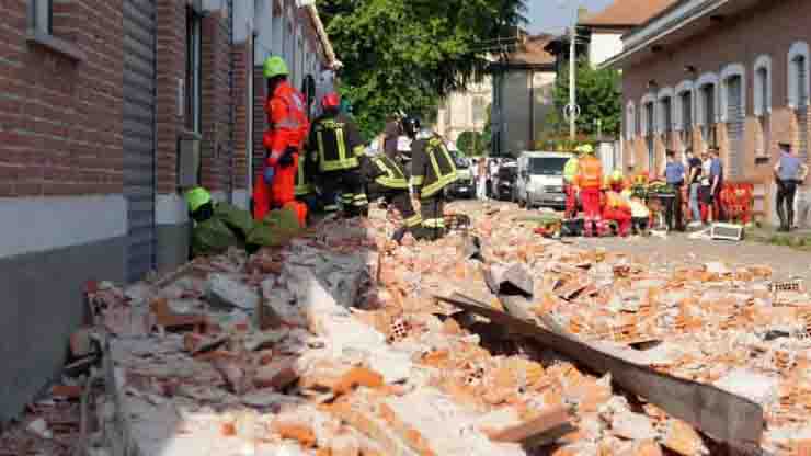 Crollo tetto Albizzate Varese morta mamma e due bambini