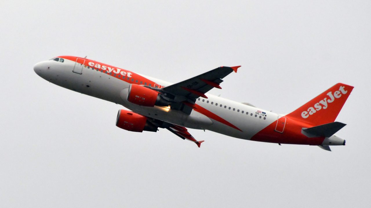 Pubblicità Easy Jet, compagnia si scusa con i calabresi: testo rimosso