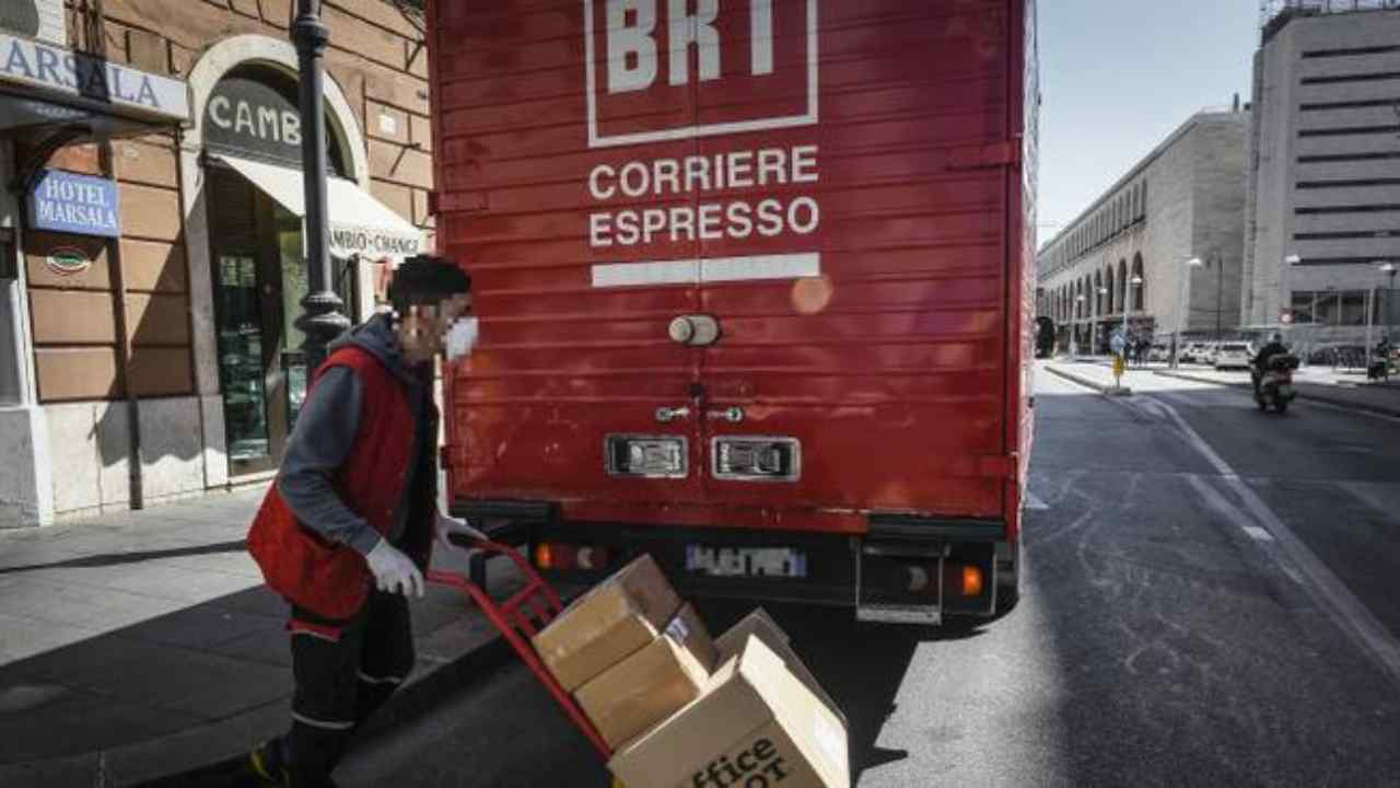 Focolaio di Covid-19 in Bartolini, Uil: lavoratori sono terrorizzati