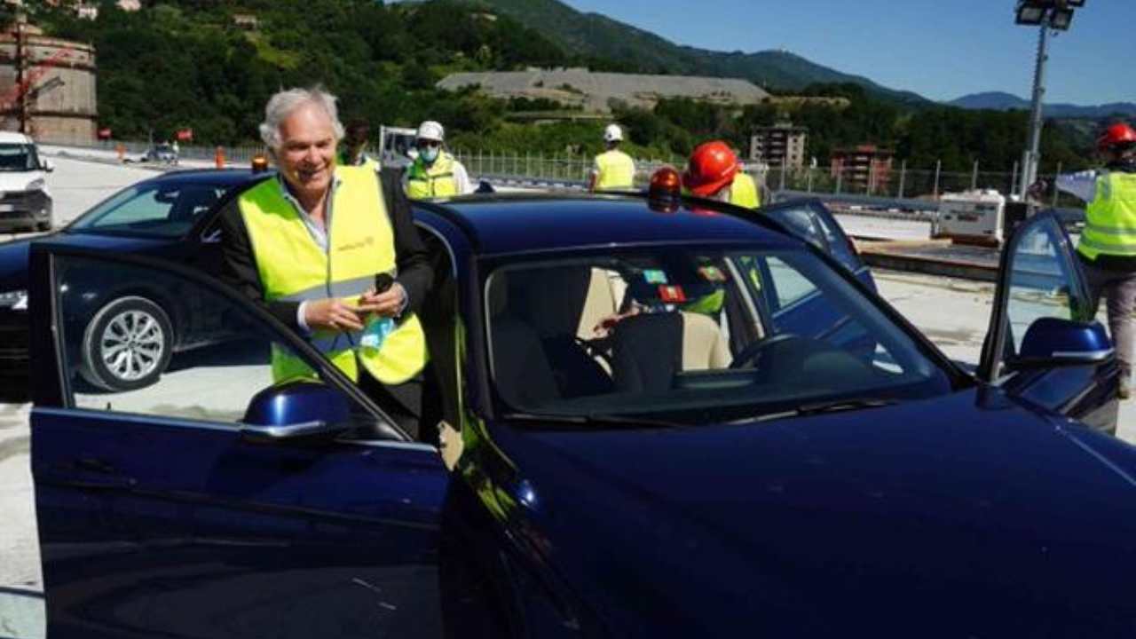 Prima auto attraversa il nuovo Ponte di Genova, 2 anni dopo il crollo