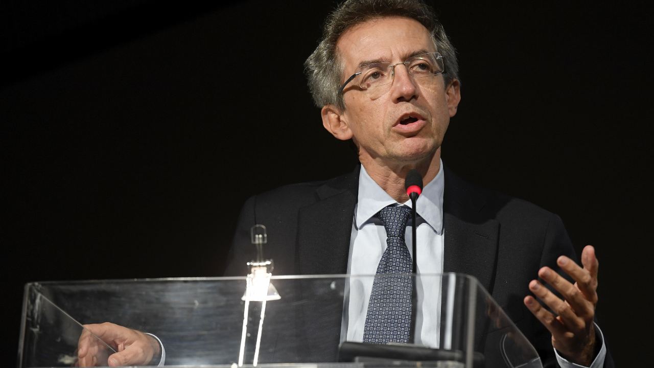 Università, ministro Manfredi: no al plexigass ma più aule