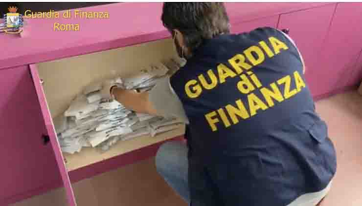 Guardia di finanza Roma sequestrati articoli elettrici non conformi