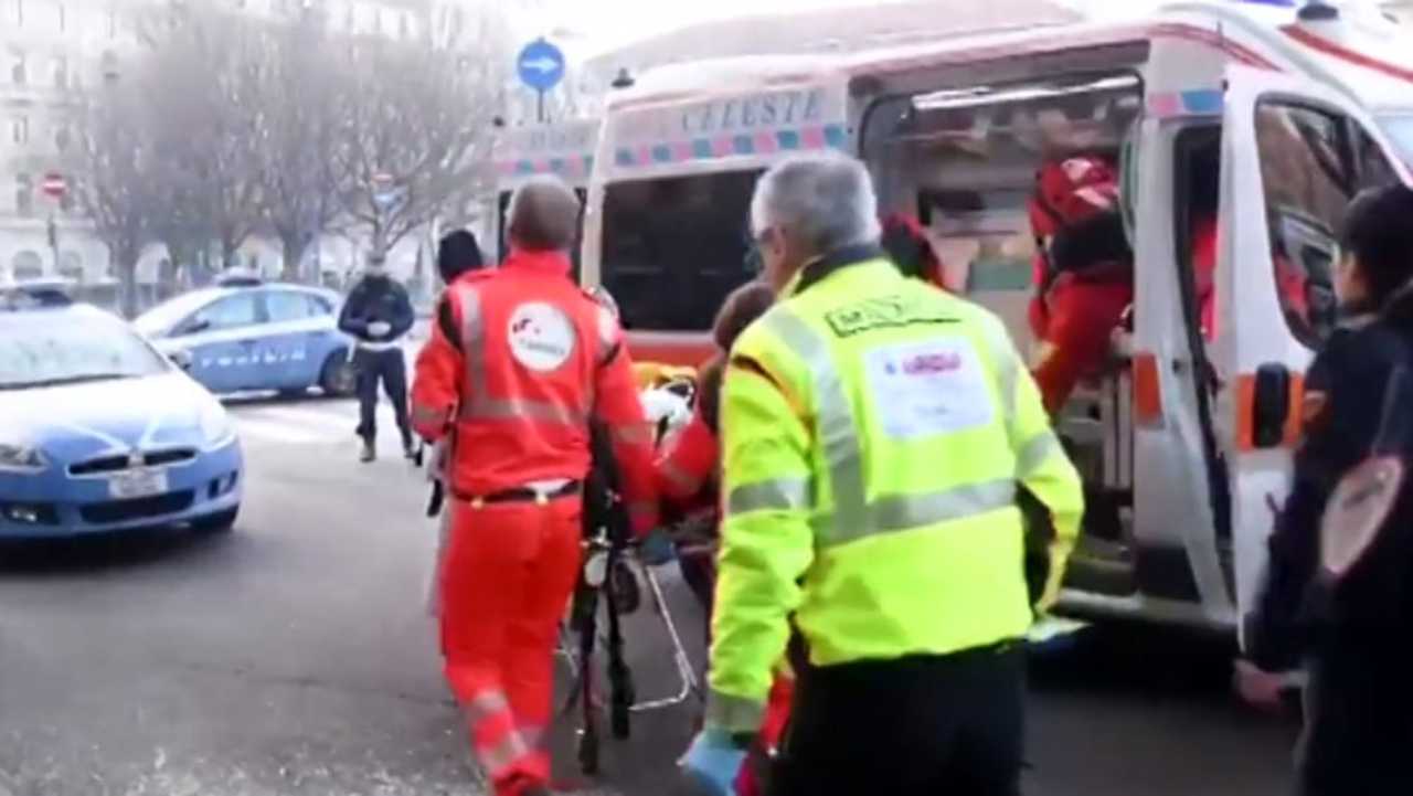 polizia milano uomo accoltellato