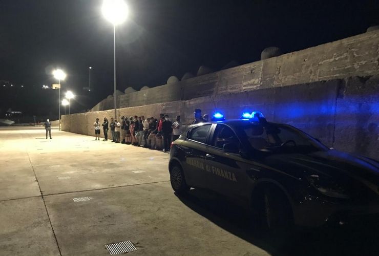 sbarco migranti lecce