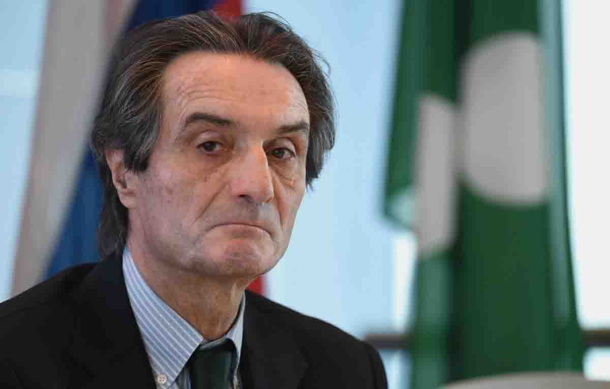 Attilio Fontana governatore Lombardia indagato camici