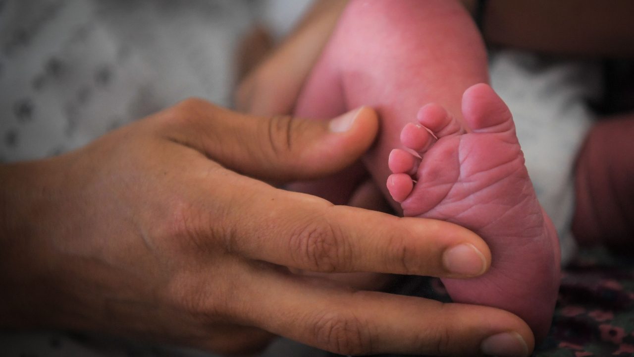 Bimba di 2 anni stuprata mentre era ricoverata con sintomi da Coronavirus