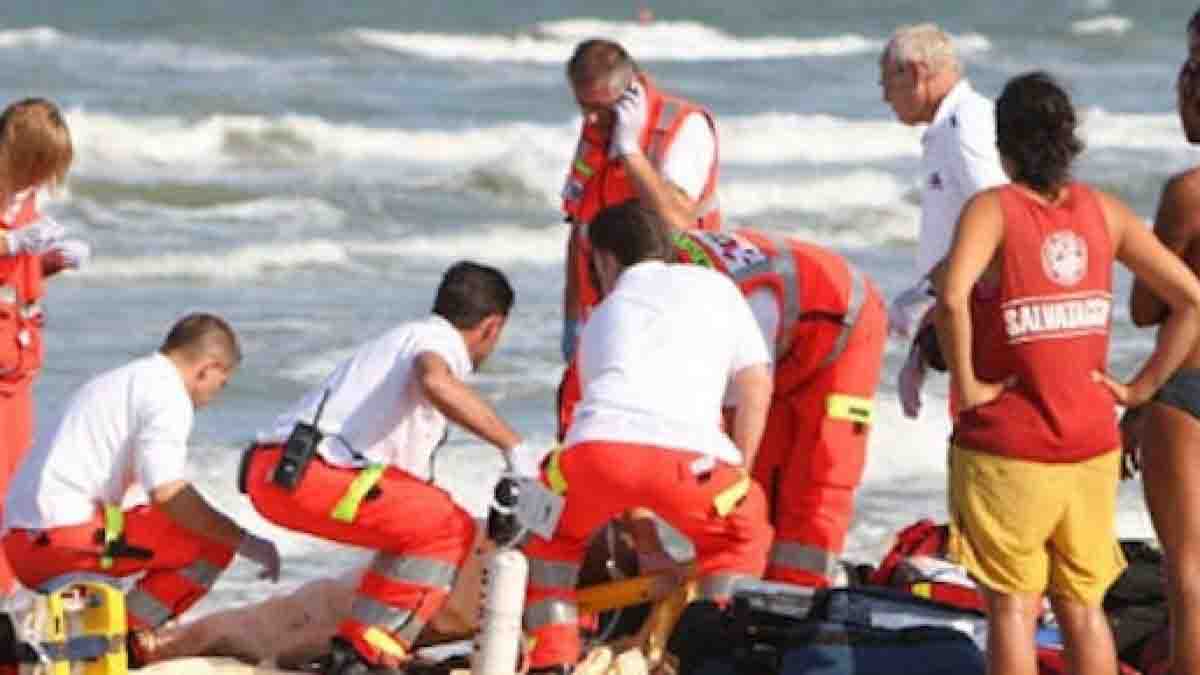 Muore in mare davanti a marito e figlio Pesaro