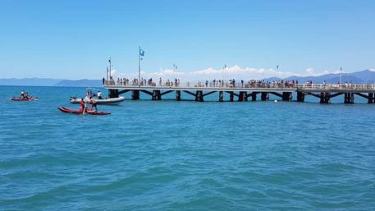 forte dei marmi tuffo ragazzo scomparso