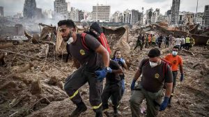 Beirut recupero corpi soccorritori manifestazione politici