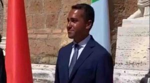 Luigi di Maio abbronzato ironia social