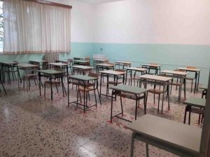 Scuole chiuse e alunni positivi al covid a Roma