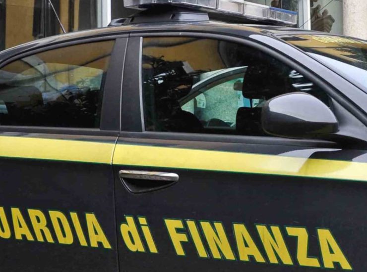 Elezioni, rubano la pistola a un finanziere al seggio: forse narcotizzato