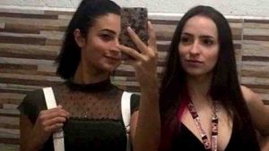 Bruna Velasquez Monique Medeiros precipitano per un selfie