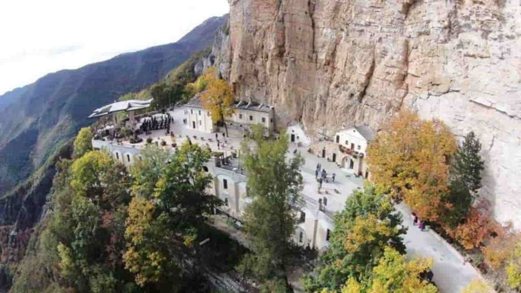 Quando il Covid fa vacillare la fede: migliaia di fedeli in pellegrinaggio a Subiaco