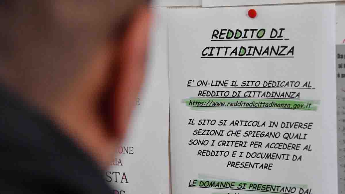 vince 170mila euro online ma incassa reddito cittadinanza